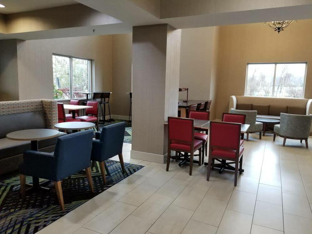 Holiday Inn Express Hotel & Suites Louisville South-Hillview, An Ihg Hotel Extérieur photo